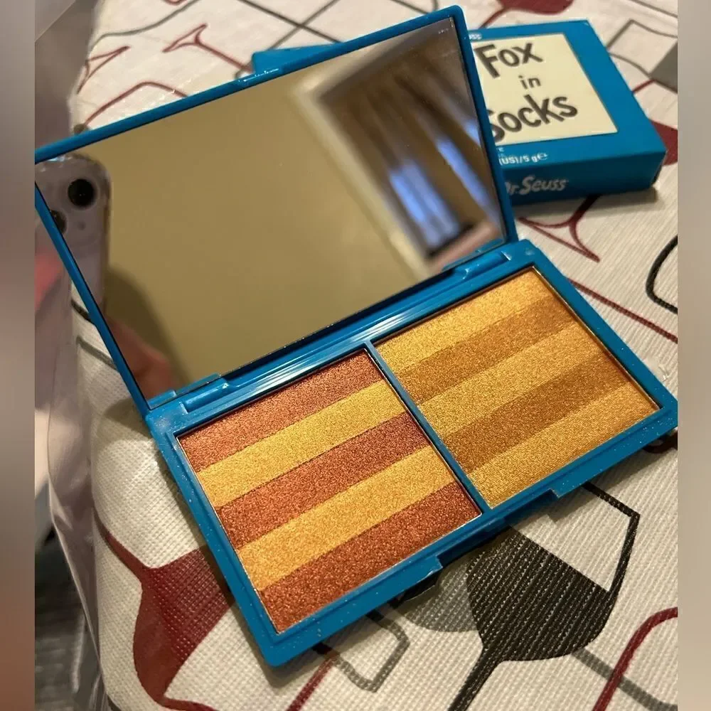 NWT/NIB Revolution Dr Seuss contour palette